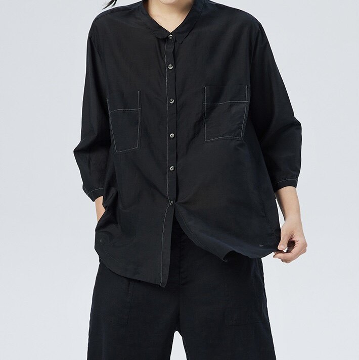 斯琴2023夏专柜正品女丝棉混纺黑色翻领单排扣落肩衬衫BCXS01602