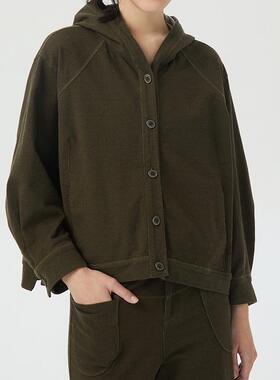 斯琴2022春季新棉质军绿色连帽单排扣开衫针织外套BBCS005144 988