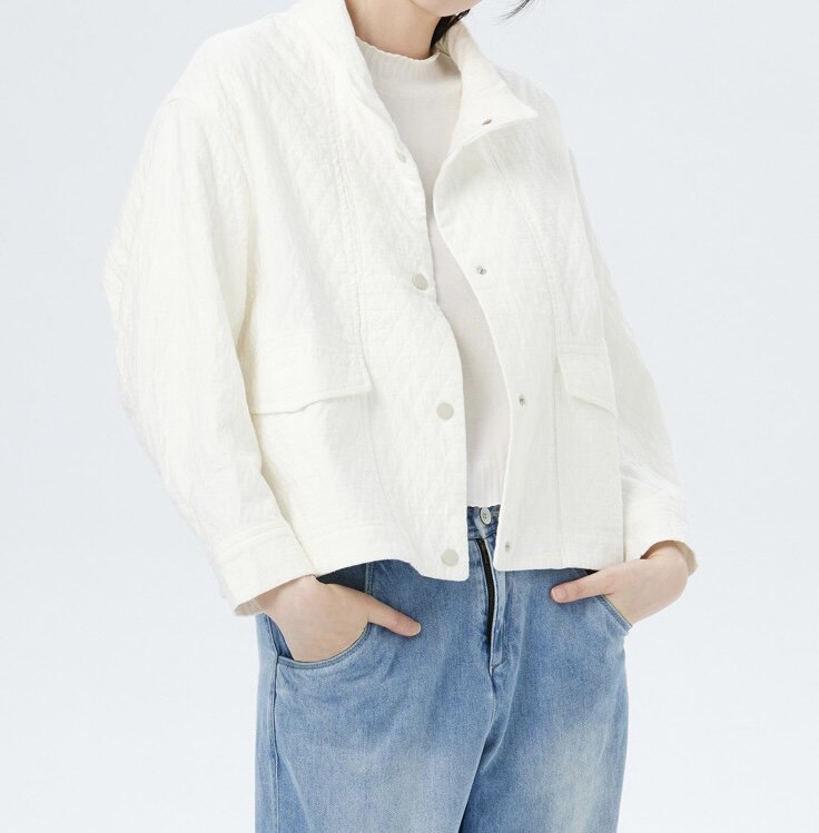 斯琴2023春专柜正品女纯棉白色立领落肩单排扣短款外套 BCCS03301