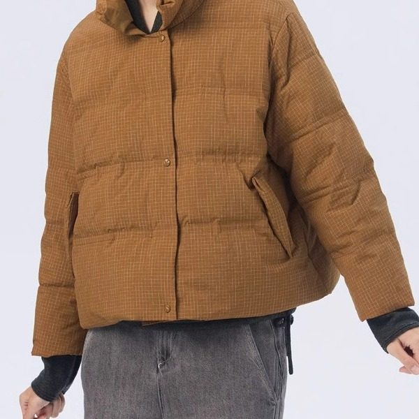 斯琴2023冬专柜正品鹅绒土黄格纹立领落肩加厚羽绒服 BCDS01521