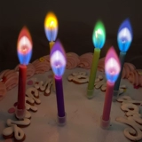 Цвет пламени на день рождения торт свеча с творчеством и шляпой на день рождения атмосфера