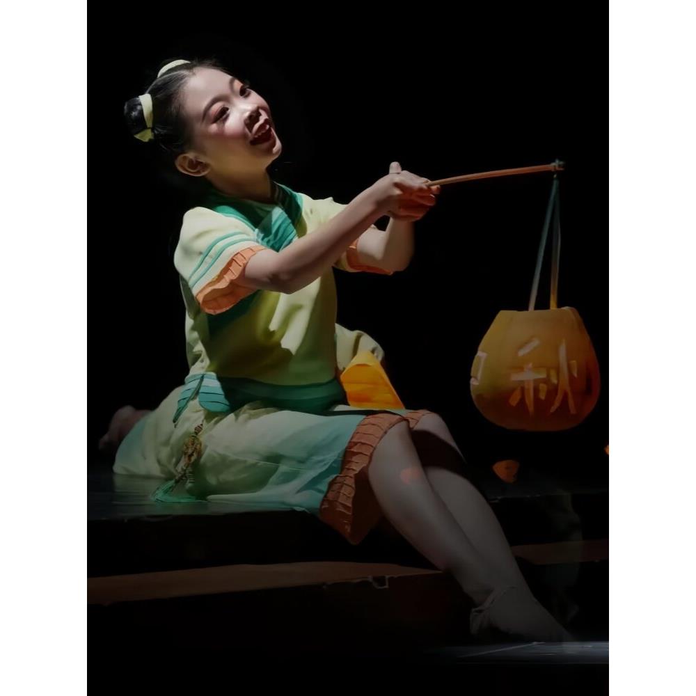 小河式幼儿表演服装,秧歌女童及儿童舞蹈服装,柚子灯表演服装,