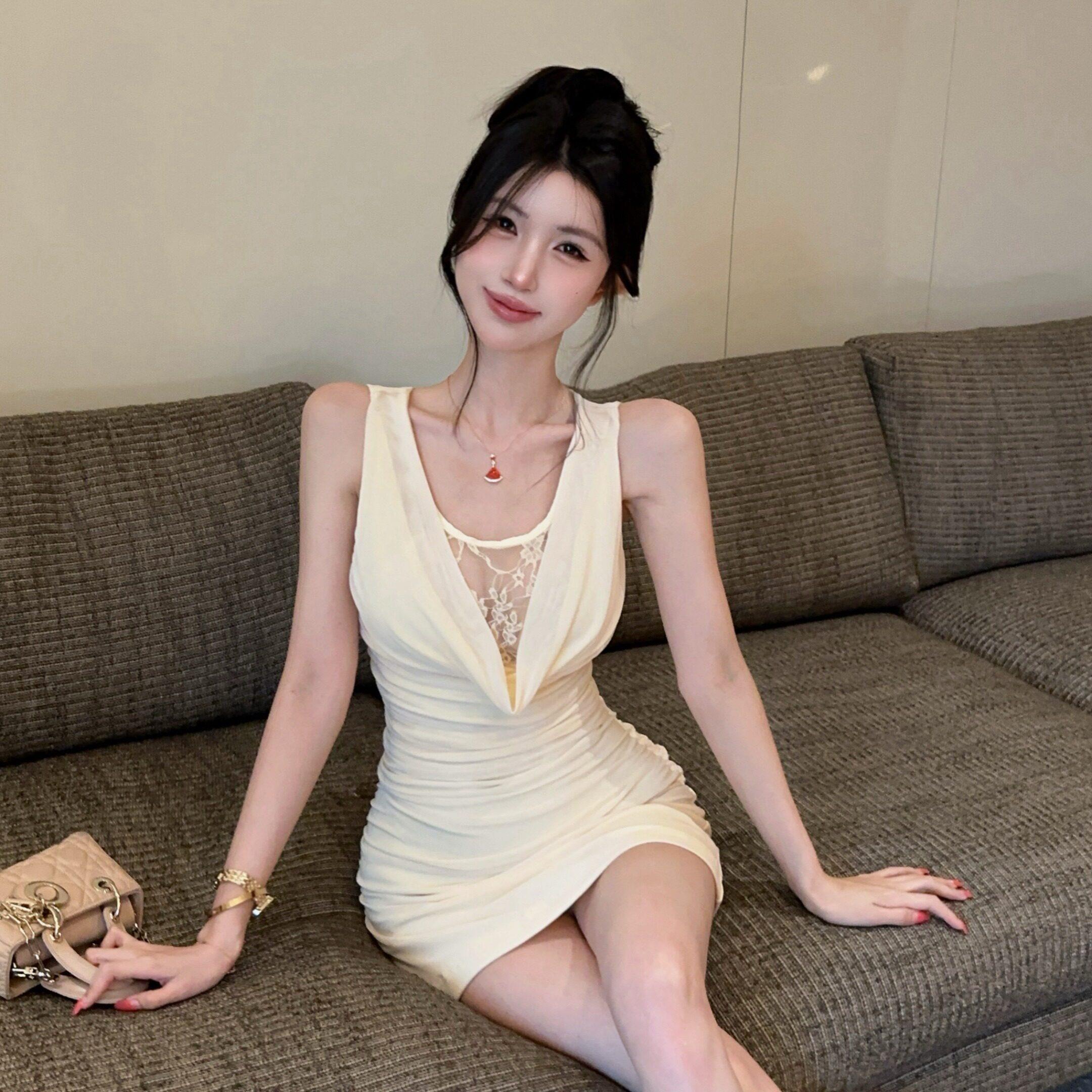 小心机蕾丝拼接低胸垂折领御姐短裙夜场时尚气质性感收腰显瘦包臀
