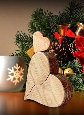 Dekorasi Seni Meja Keluarga Kayu Pola Hati Dipersonalisasi