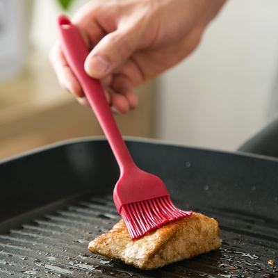 Silicon oil brushes are resistant to high-temperature kitche