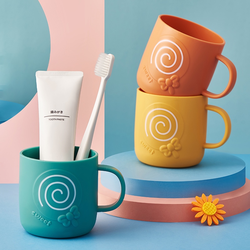 Home-drinking cups with children's cartoons with cute brushi