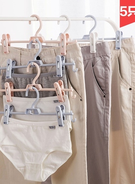 He's wearing a jk coat and a strong skirt and a tang skirt.