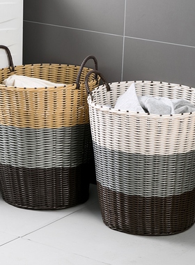 The dirty clothes of the house collect the baskets with the