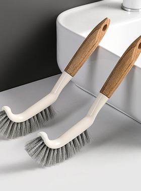 The bathroom at home cleans the floor and brushes the bathho