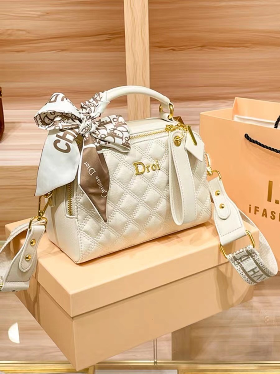 时尚小香风斜挎包女2025新款菱格小方包大容量单肩包百搭小包包女,箱包皮具/热销女包/男包,通用款女包,淘宝优惠券,粉丝福利购,淘宝优惠卷