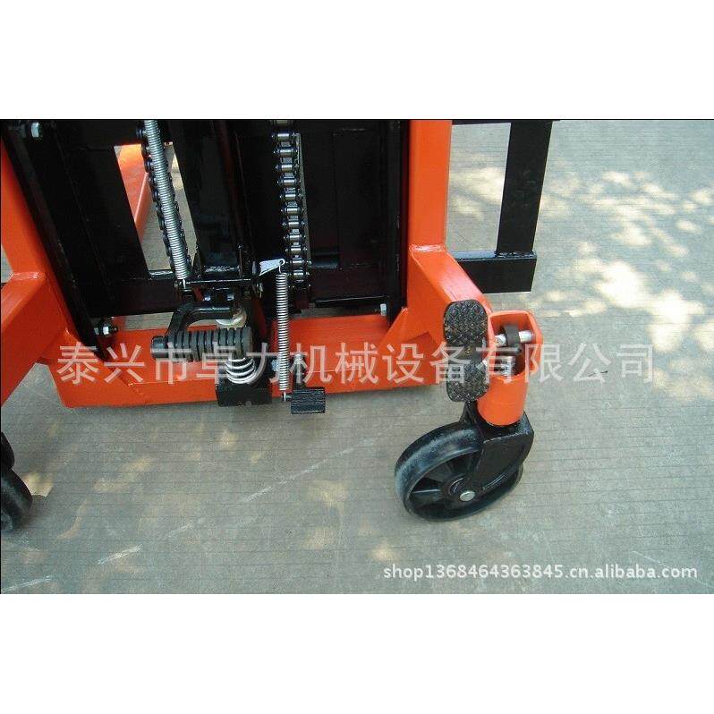 供应C型钢锻483，打货手叉动堆高车,液装卸车堆压垛机