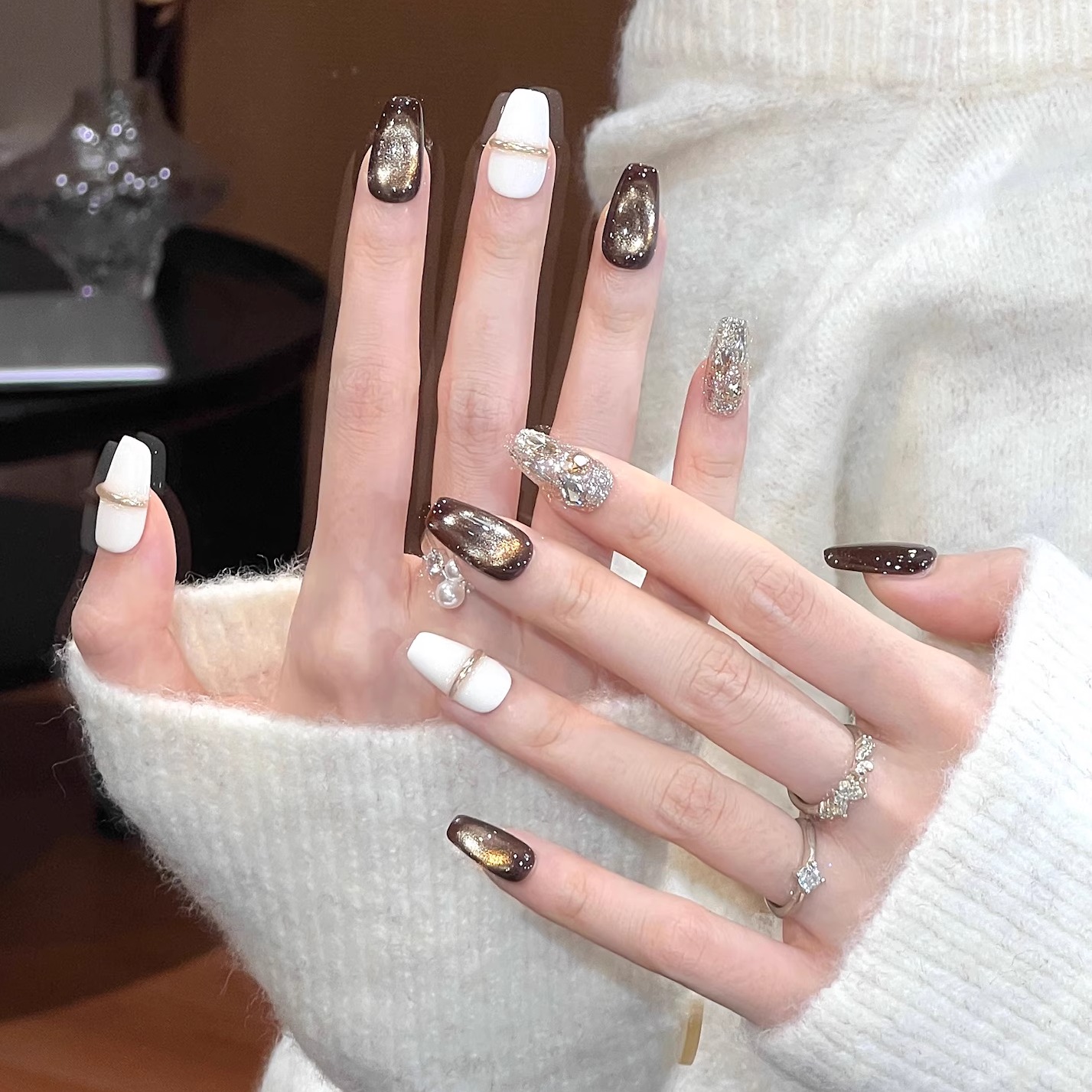 艺人鎏金碎钻秋冬款黄黑皮显白猫眼手工美甲穿戴甲高级感美甲贴片