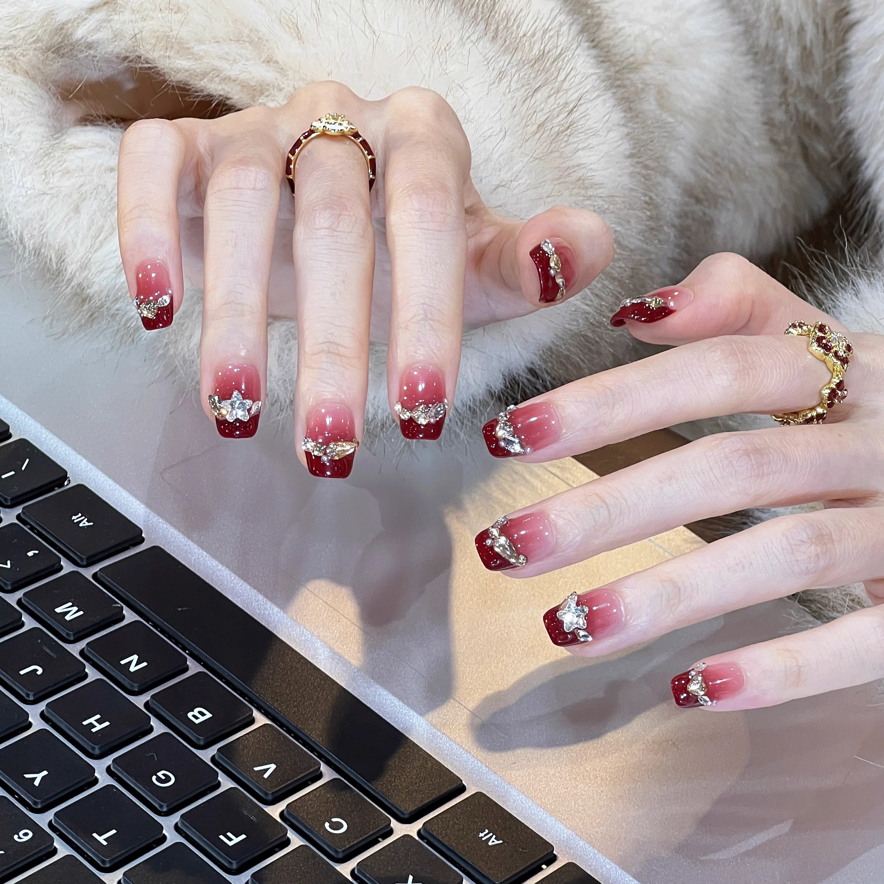 艺人超短款通勤红色喜庆纯手工美甲穿戴甲法式高级感轻奢闪钻显白,彩妆/香水/美妆工具,穿戴甲/甲片,淘宝优惠券,粉丝福利购,淘宝优惠卷