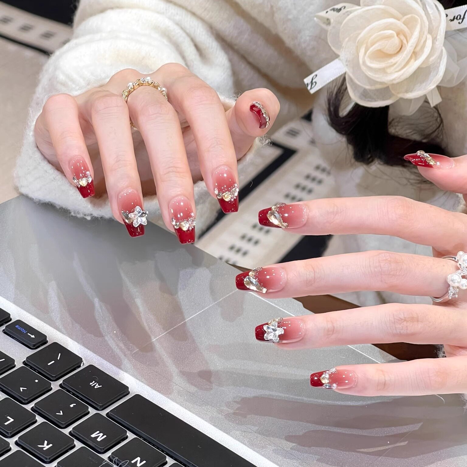 艺人新娘红闪钻纯手工美甲穿戴甲短款高级感法式新年显白指甲贴片,彩妆/香水/美妆工具,穿戴甲/甲片,淘宝优惠券,粉丝福利购,淘宝优惠卷