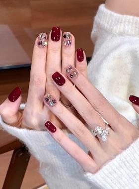 艺人美甲穿戴甲红色轻奢碎钻短款显白秋冬款高级感新款指甲贴片