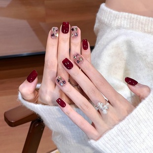 艺人美甲穿戴甲红色轻奢碎钻短款显白秋冬款高级感新款指甲贴片