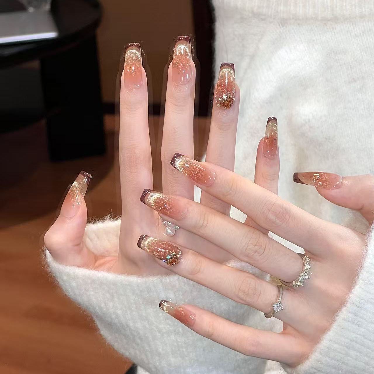 艺人秋冬显白法式猫眼手工美甲穿戴甲香槟碎钻爆闪高级感指甲贴片