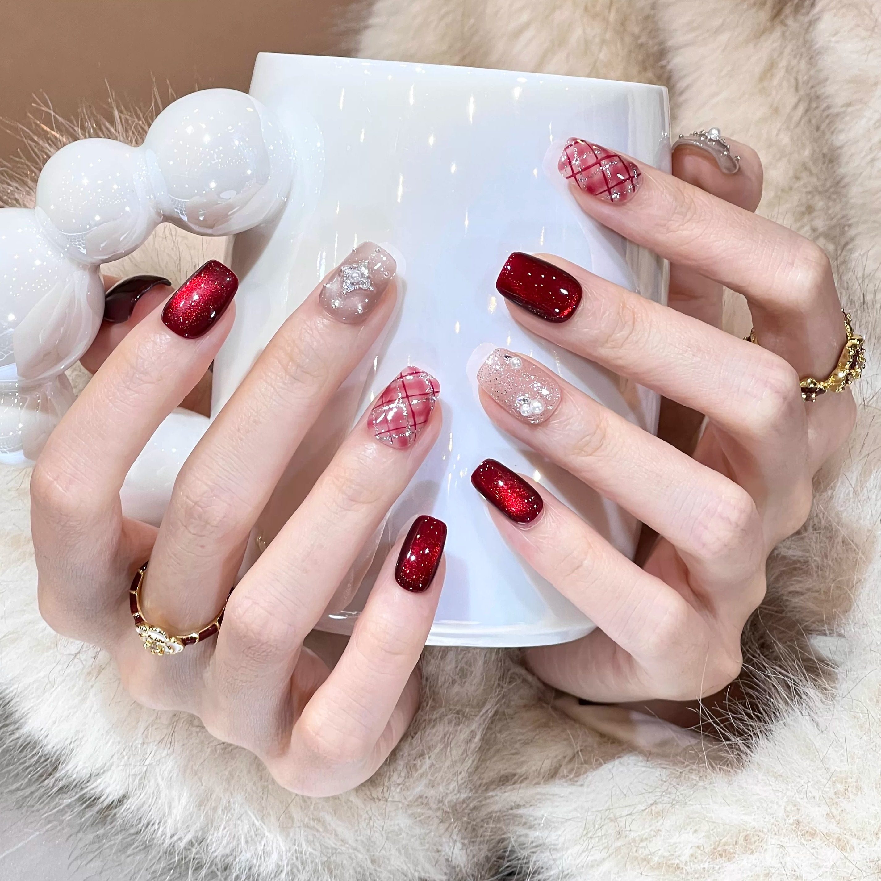 艺人新年红色系猫眼喜庆纯手工美甲穿戴甲短款高级感轻奢指甲贴片,彩妆/香水/美妆工具,穿戴甲/甲片,淘宝优惠券,粉丝福利购,淘宝优惠卷