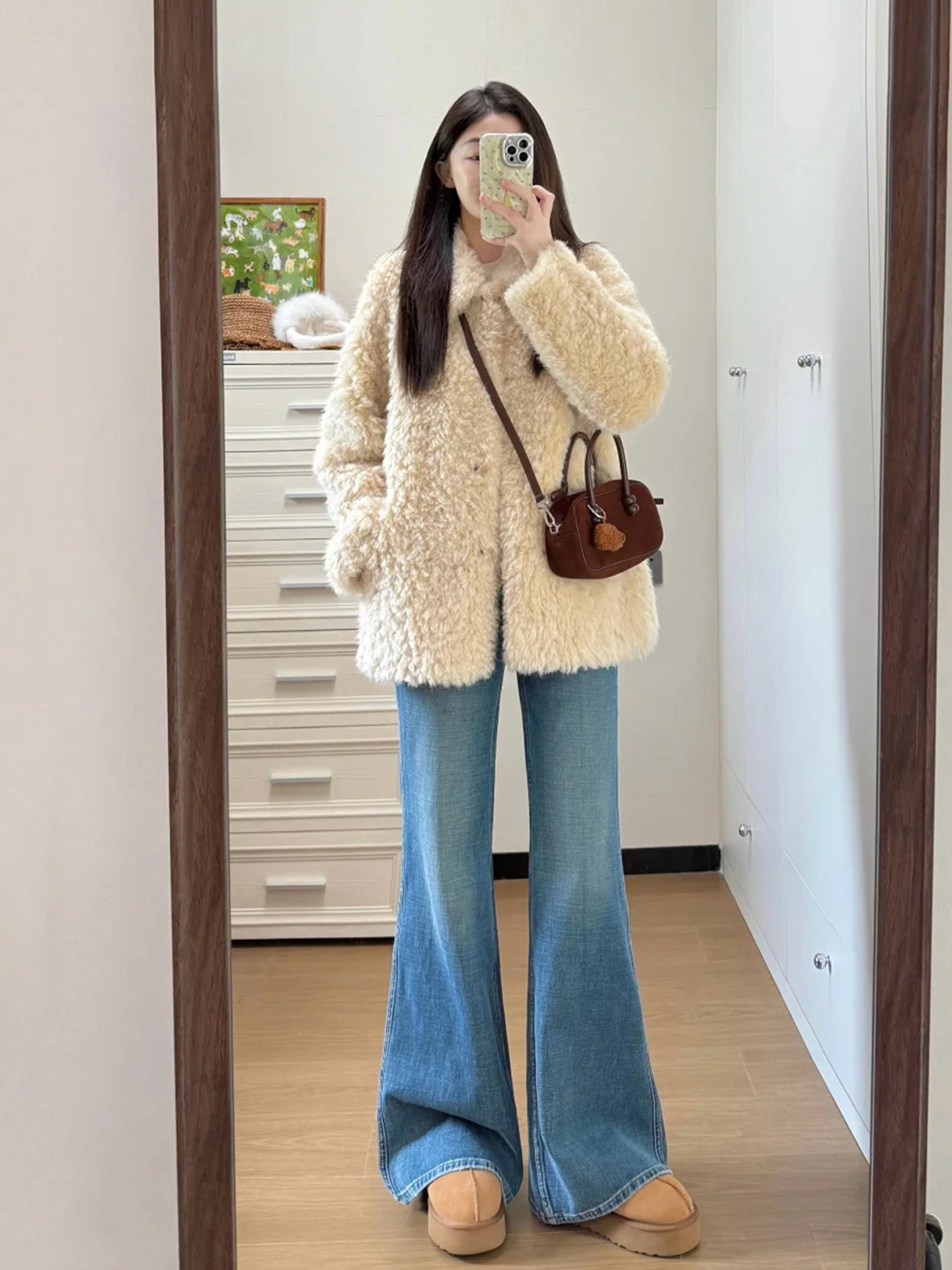 Non-clinging, slightly flared jeans for women, fleece lined, autumn and winter 2025 new style, petite, high waist, slimming, wide leg, bell-bottoms
