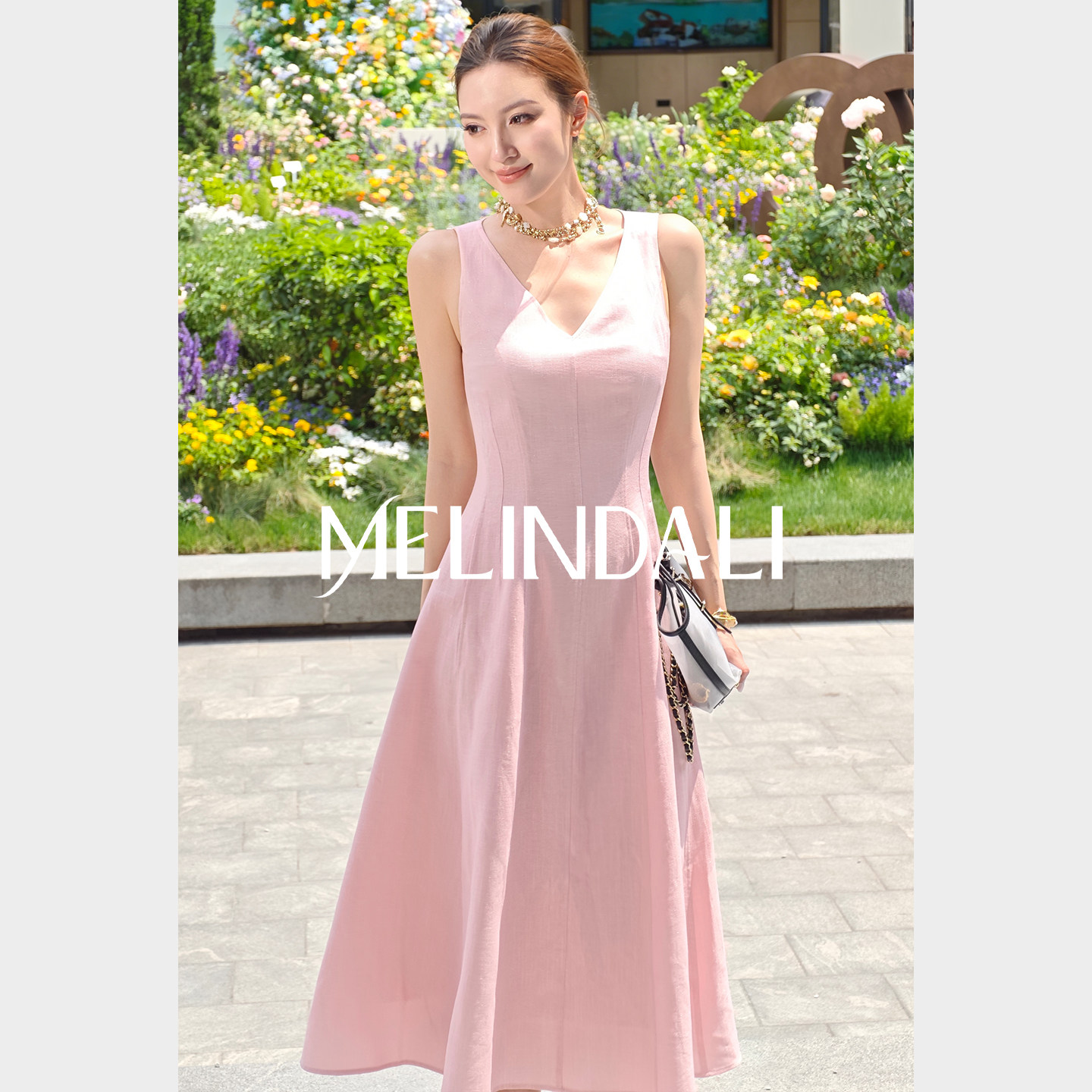 MELINDA LI【松弛留白】闪葱肌理感V领无袖收腰A字简白连衣裙