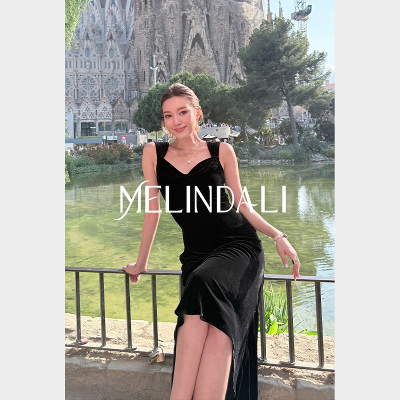 MELINDA LI【夏日浓情】赫本风真丝丝绒荡领斜裁鱼尾吊带裙小黑裙
