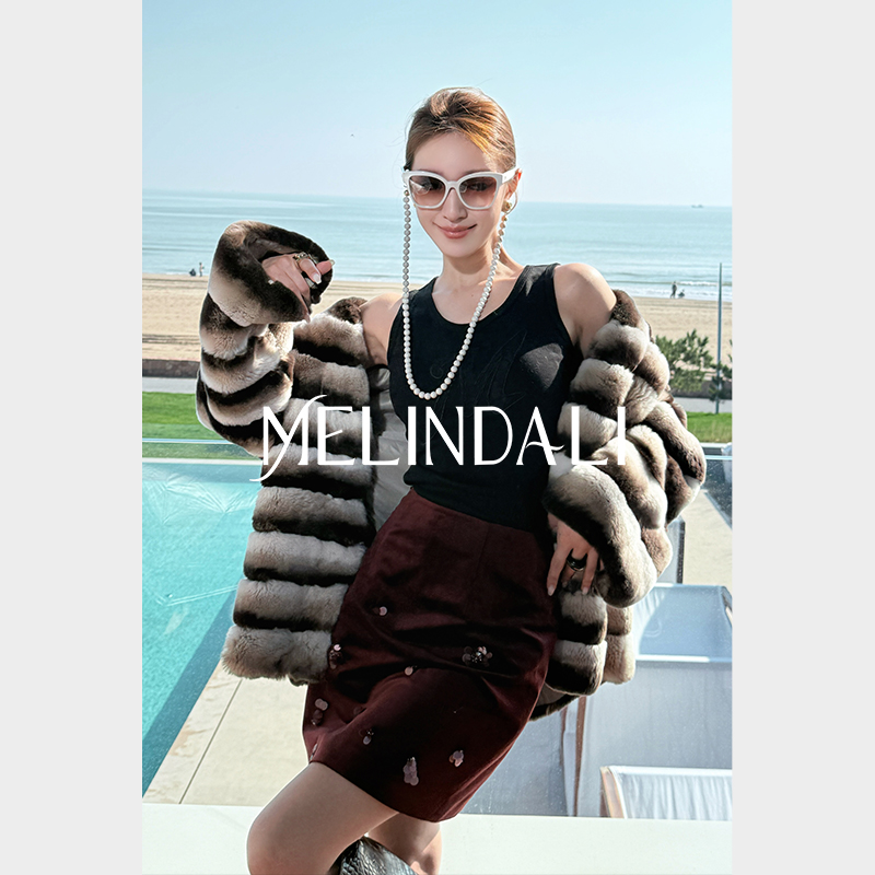 MELINDA LI【时尚长存】黑标梦颖私服龙猫纹横拼接獭兔毛皮草外套