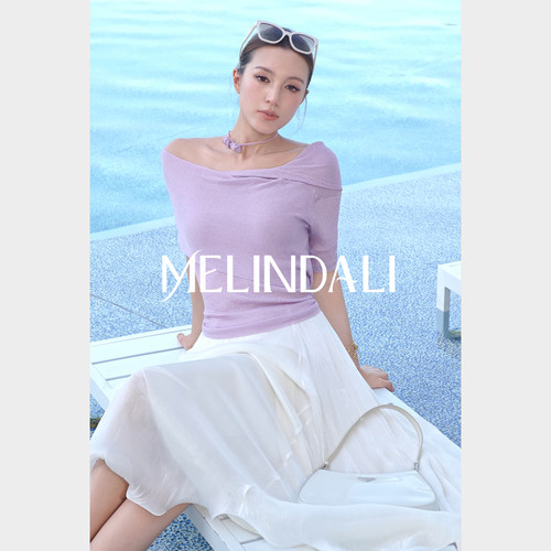 MELINDA LI【玫瑰假日】浪漫金葱手钩花绳交叠一字肩露肩针织衫T