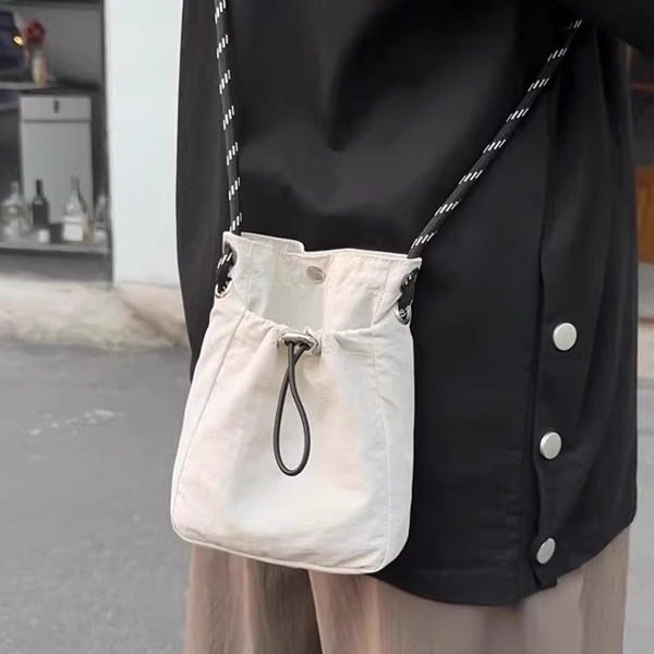 夏天夏季超火轻便帆布斜挎迷你小包包女士2025新款尼龙散步手机包