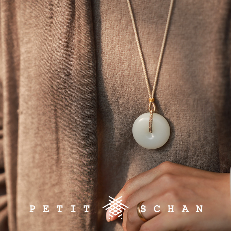 PETIT SCHAN小闪 圆满 顶俄巴莎一级白和田玉平安扣