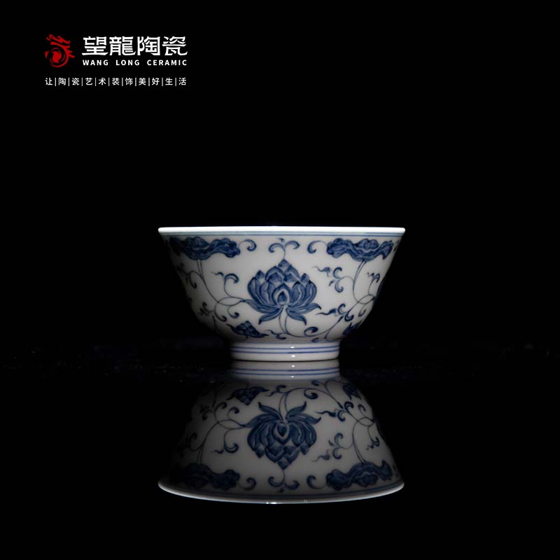 望龙柴窑仿明青花荷花主人杯