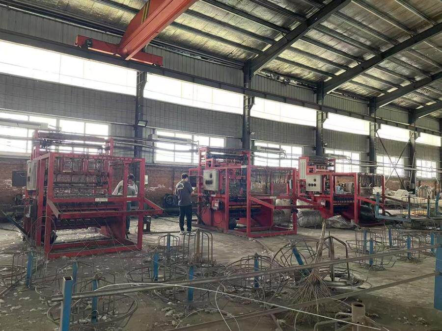 4月7日唐山变卖存放于被执行人厂房内的围栏编织机6台（红色）、编织机8台（蓝色）、5T-单梁起重机4台（详见评估报告）网络拍卖公告