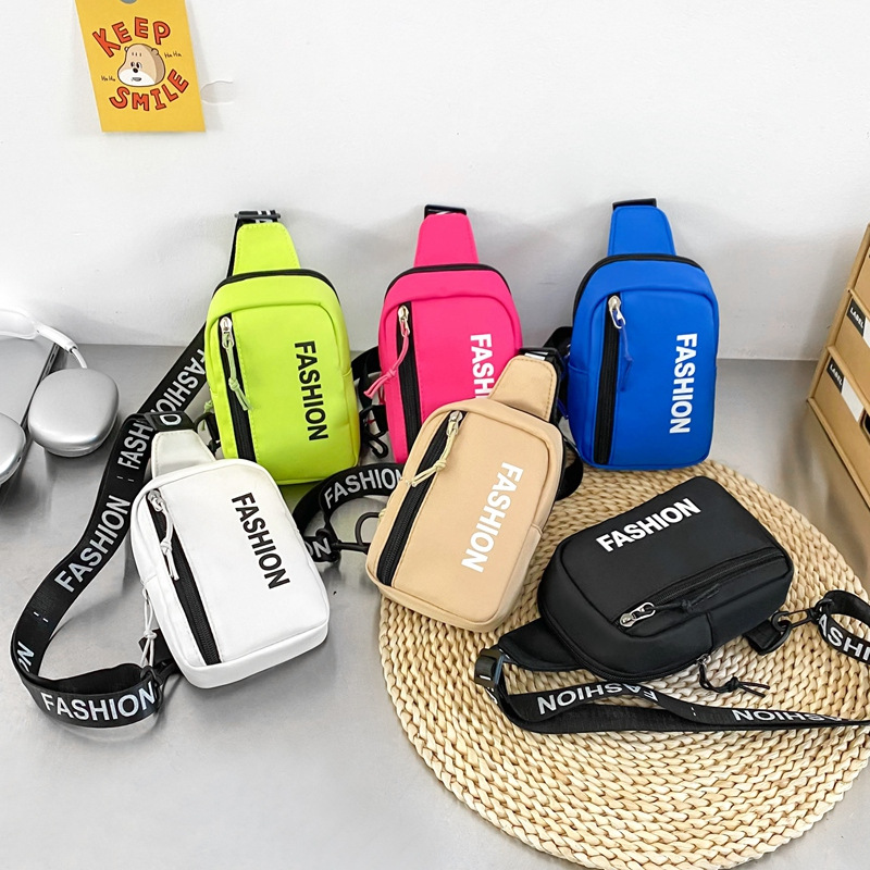 韩版时尚儿童包新款男童女孩潮流运动休闲斜挎包2025男孩帅气胸包