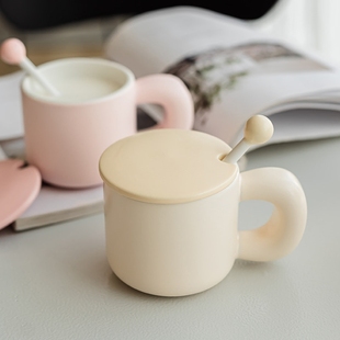 简约陶瓷水杯带盖带勺可爱情侣家用办公喝水杯子高颜值女早餐杯