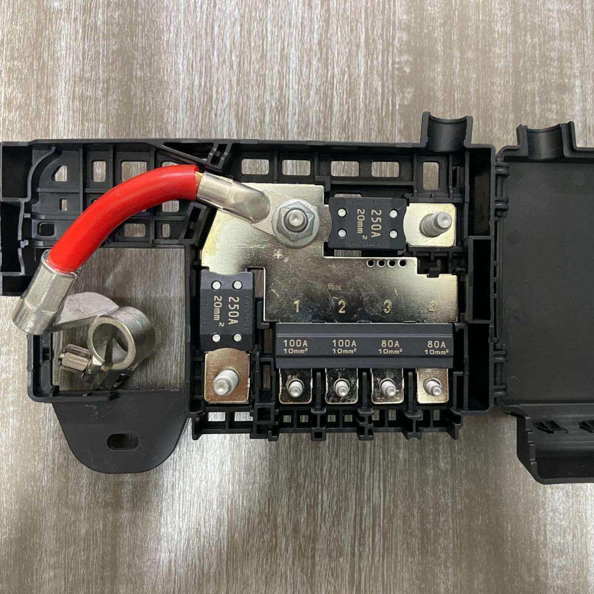 2091430913289599科鲁兹电瓶保险丝盒电池电瓶保险盒96889385