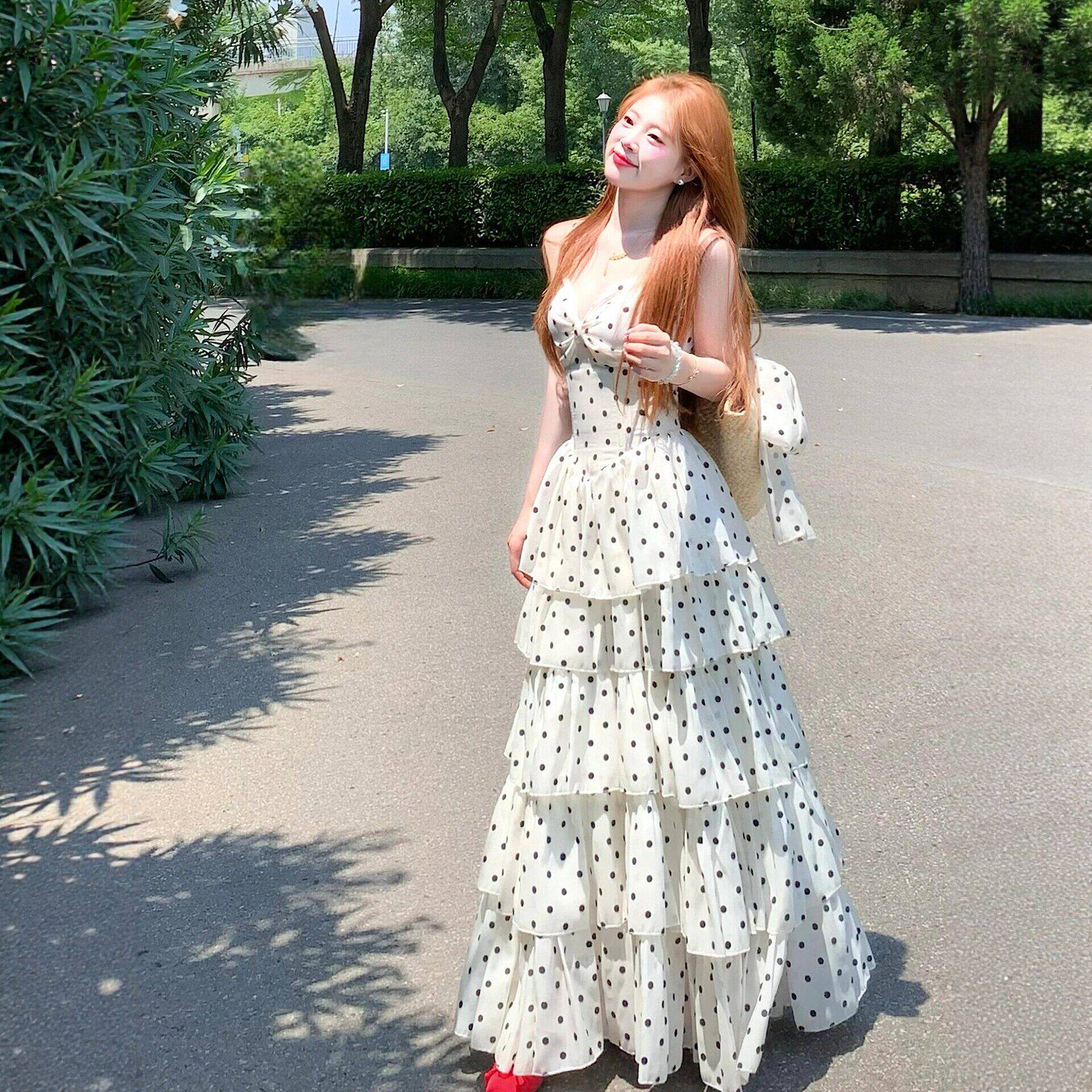 温柔风法式波点吊带洋装