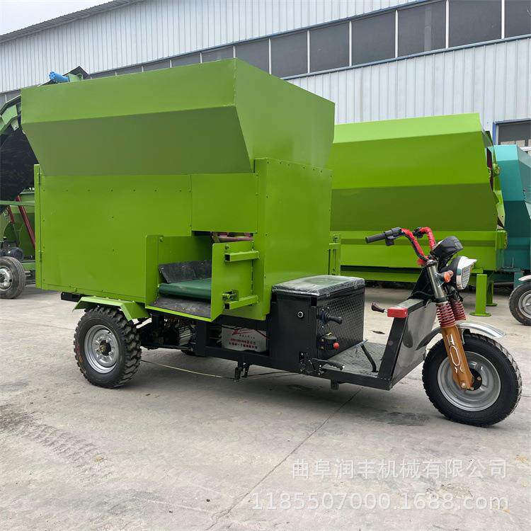 三NQK方车双侧草机养牛场电动撒料三轮车饲料投喂车控制刮板撒立