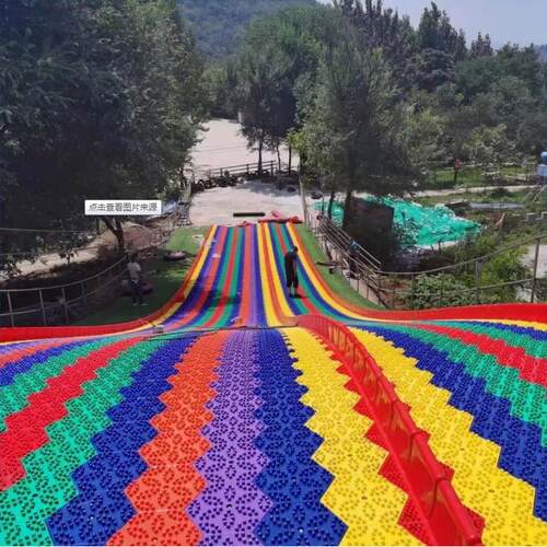 外厂大型七彩户滑道彩虹滑道旱雪道游滑乐设备造雪236机生产家