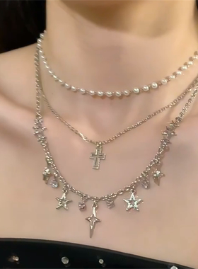 辣妹风多层叠戴珍珠项链