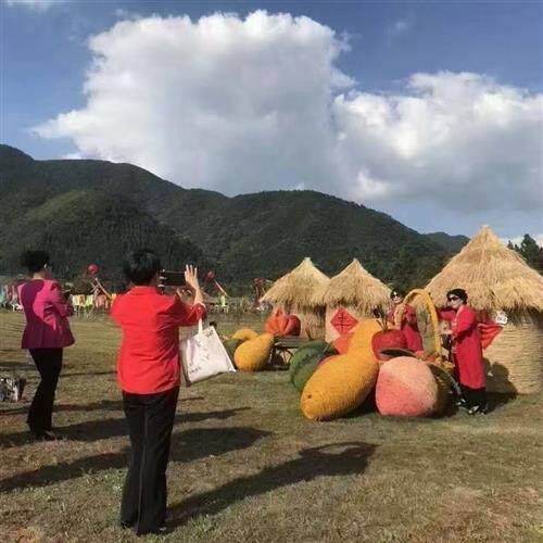 稻草工艺品定制草编农耕人物网红稻草人摆件大型卡通动物草雕景观