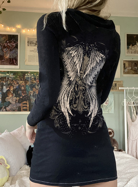 Black printed long sleeved bottom shirt 黑色印花长袖打底衫女