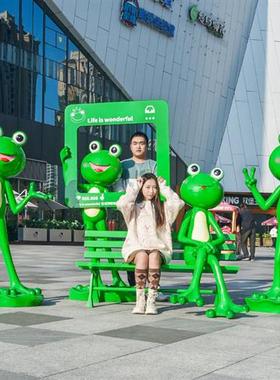 卡通青蛙雕塑户外玻璃钢大型牛蛙饭店迎宾装饰美陈小品落地大摆件