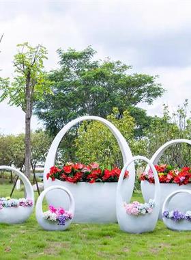 户外简约抽象花篮花盆玻璃钢雕塑花园林景观草坪楼盘美陈装饰摆件