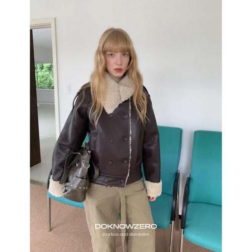 DKZ 咖色翻领PU皮毛一体外套女复古廓形机车夹克外套