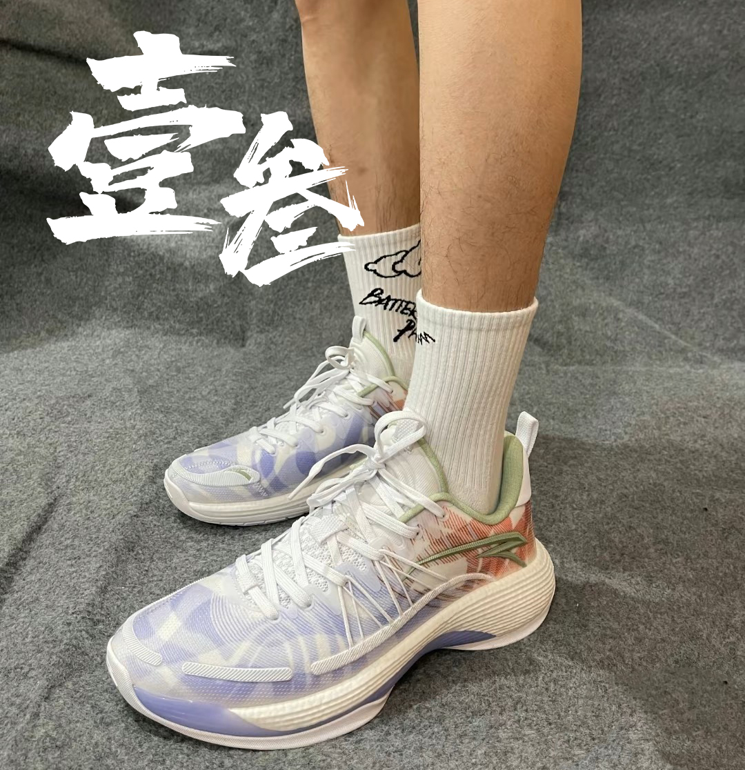 安踏 天际TD男子团队实战外场突破缓震回弹低帮篮球鞋