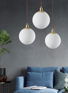 北欧简奶后现代黄创铜小吊灯 个性意约床头灯 单头RKT白玻璃圆球