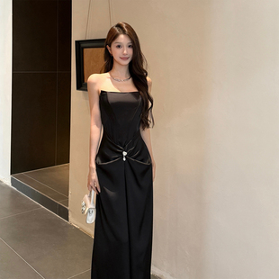 小可wiwi高级感轻熟黑色缎面抹胸连衣裙收腰气质年会宴会晚礼服裙