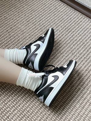 Nike/耐克 Air Jordan 1 Low黑白熊猫休闲复古篮球鞋DC0774-101