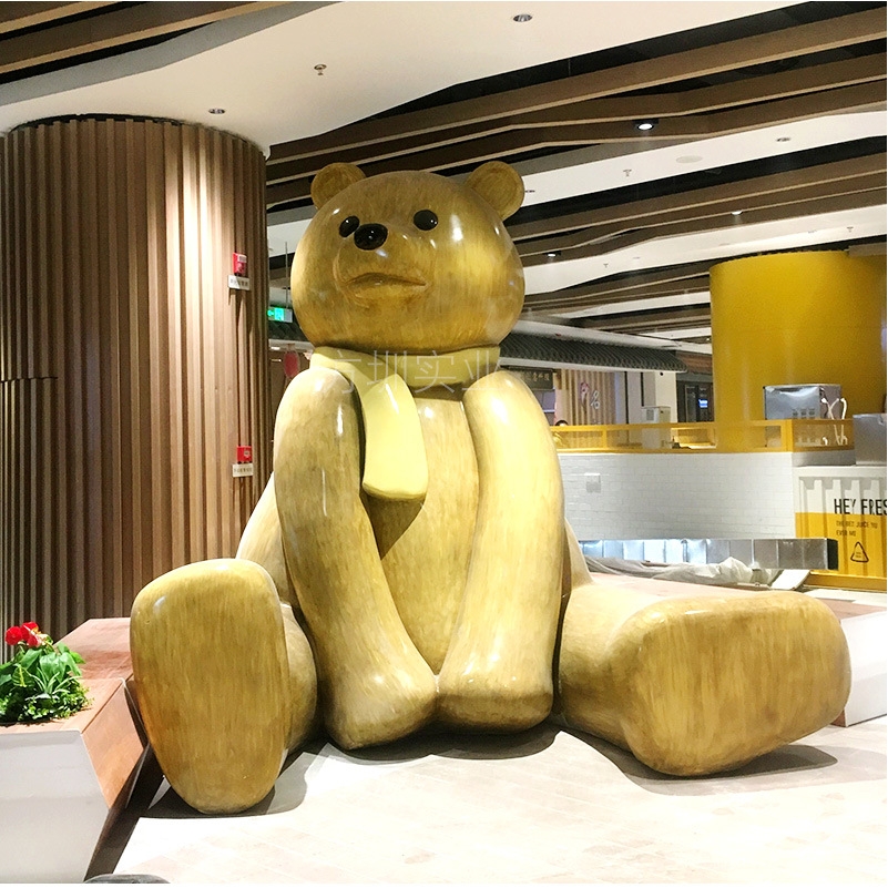 商业美陈景观玩偶坐姿熊大型装饰摆件玻璃钢仿木纹卡通雕塑定制