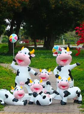 户外仿真卡通奶牛雕塑花园林广商场售楼部景区玻璃钢装饰模型摆件