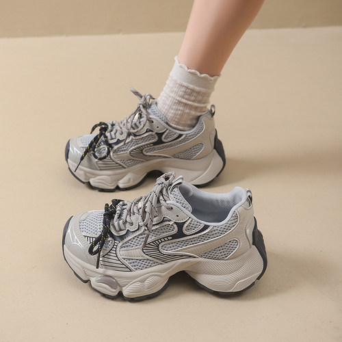 时尚爆款软底防滑透气网面老爹鞋